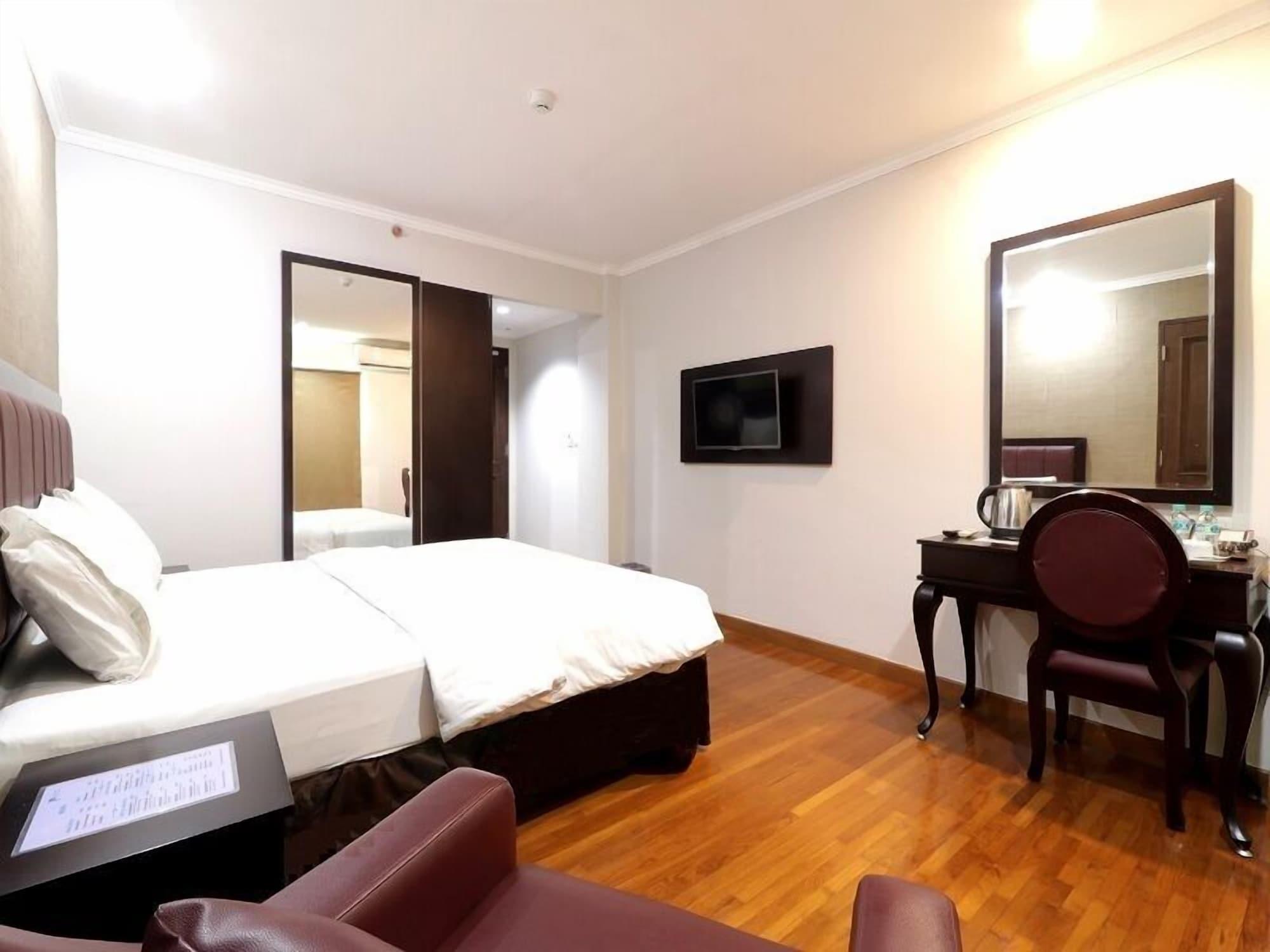 P Hotel Jakarta Eksteriør billede